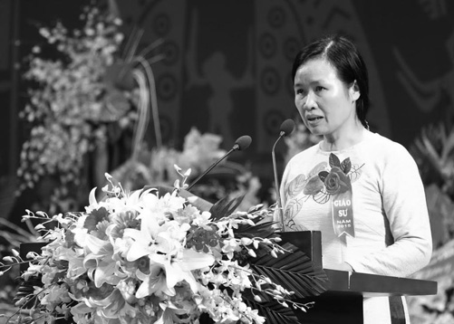 Từ học trò miền núi thành nữ GS Toán học trẻ nhất